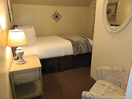 Lamplighter Cabins & Suites