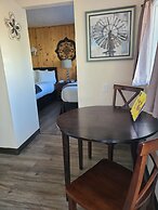 Lamplighter Cabins & Suites