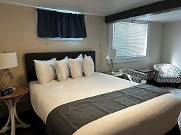 Lamplighter Cabins & Suites