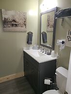 Lamplighter Cabins & Suites