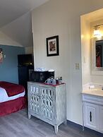 Lamplighter Cabins & Suites