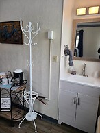 Lamplighter Cabins & Suites