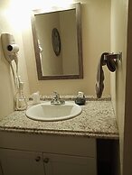 Lamplighter Cabins & Suites