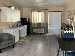 Lamplighter Cabins & Suites