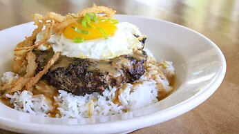 Surfrider Resort Hotel