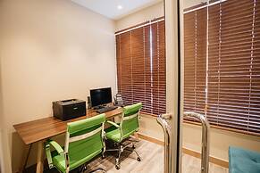 Surfrider Resort Hotel