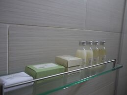 Surfrider Resort Hotel