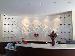 Surfrider Resort Hotel