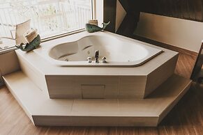 Surfrider Resort Hotel