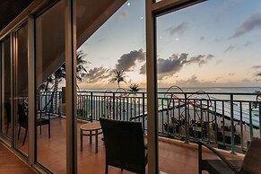 Surfrider Resort Hotel