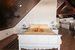 Surfrider Resort Hotel