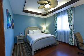 Surfrider Resort Hotel