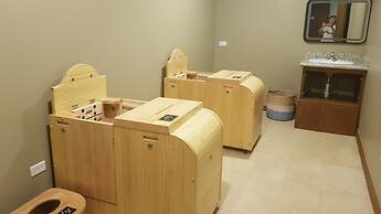 Surfrider Resort Hotel