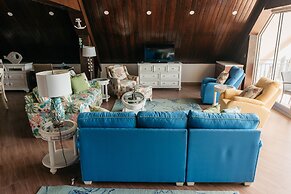 Surfrider Resort Hotel