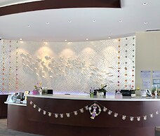 Surfrider Resort Hotel