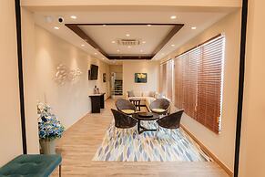 Surfrider Resort Hotel