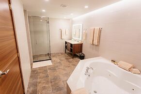 Surfrider Resort Hotel