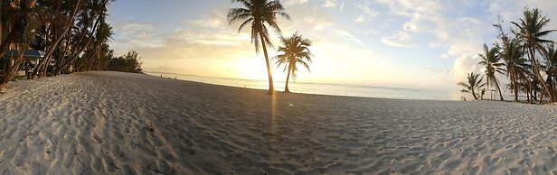 Surfrider Resort Hotel