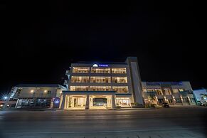 Surfrider Resort Hotel