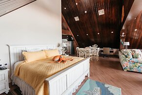 Surfrider Resort Hotel