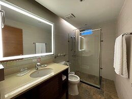 Surfrider Resort Hotel