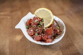 Surfrider Resort Hotel