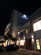Surfrider Resort Hotel