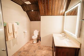 Surfrider Resort Hotel