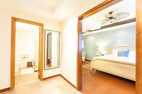 Surfrider Resort Hotel