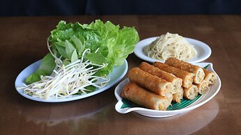 Surfrider Resort Hotel