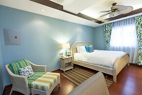 Surfrider Resort Hotel