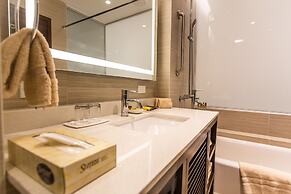 Surfrider Resort Hotel