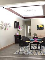 Surfrider Resort Hotel