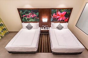 Surfrider Resort Hotel