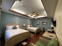 Surfrider Resort Hotel