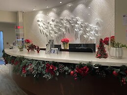 Surfrider Resort Hotel