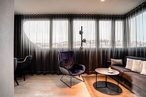 CLOUD No7 Apartments