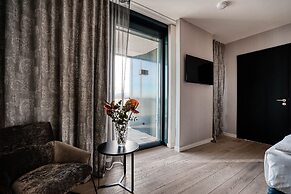 CLOUD No7 Apartments