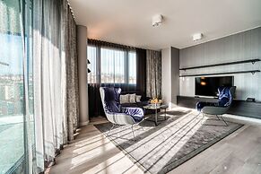 CLOUD No7 Apartments