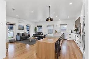 Coastal Vibe Apartments