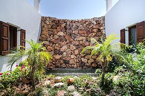 Anemonisia Skyrian Living