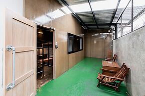 The Alley Hostel & Bistro