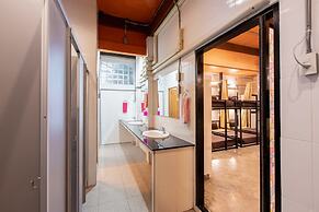 The Alley Hostel & Bistro