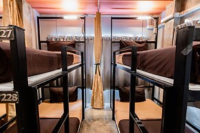 The Alley Hostel & Bistro