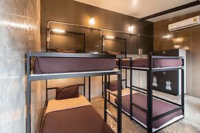 The Alley Hostel & Bistro