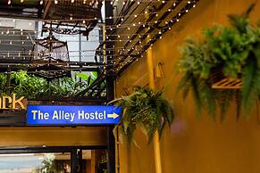The Alley Hostel & Bistro