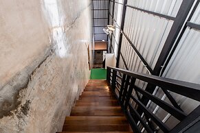 The Alley Hostel & Bistro