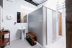 The Alley Hostel & Bistro