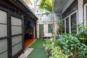 The Alley Hostel & Bistro