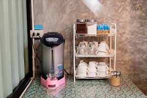 The Alley Hostel & Bistro